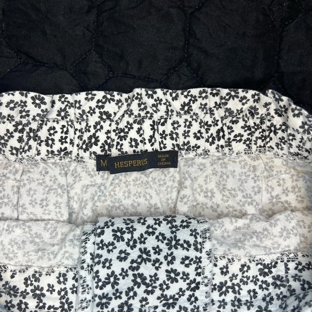 White & Black Floral A-Line Skirt – Size M | Casual Style - Picture 9 of 10